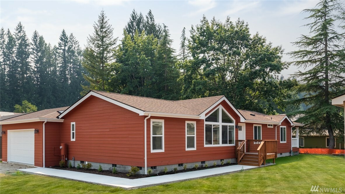 Property Photo: 7658 S Superior Ave WA 98237