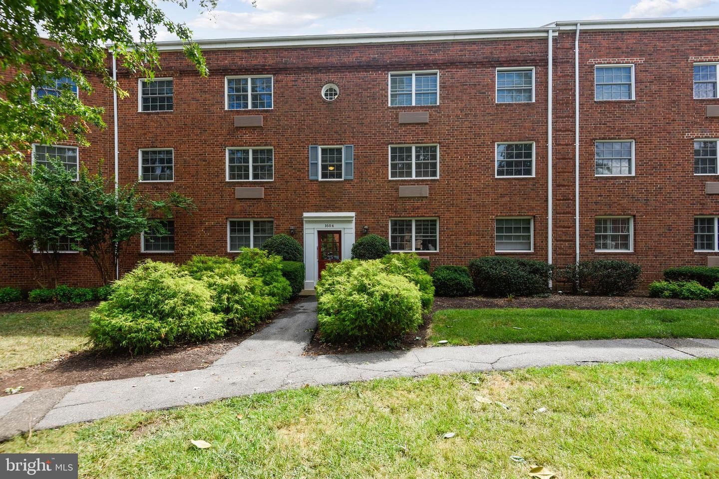 Property Photo:  1604 W Abingdon Drive 202  VA 22314 