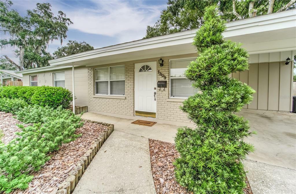 Property Photo: 1309 E Calhoun Street FL 33563