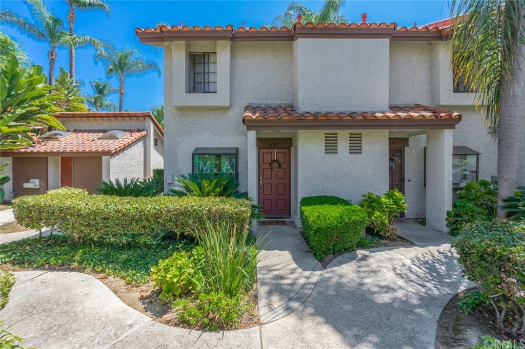 Property Photo: 221 Oahu Way CA 92870
