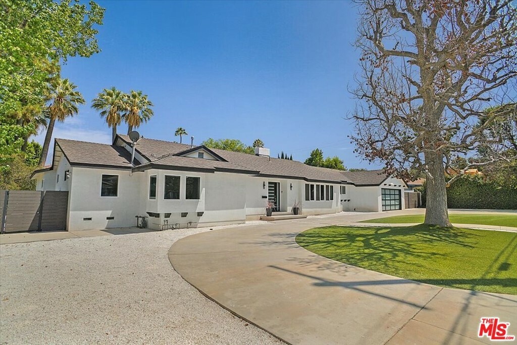 Property Photo:  5360 Amestoy Avenue  CA 91316 