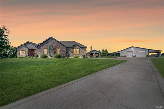 Property Photo:  96 Glennstone Court   63357 