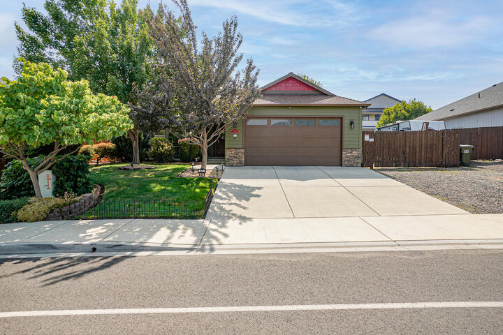 471 Sienna Hills Drive  Eagle Point OR 97524 photo