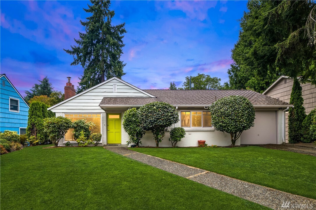 Property Photo: 4059 NE 87th St WA 98115