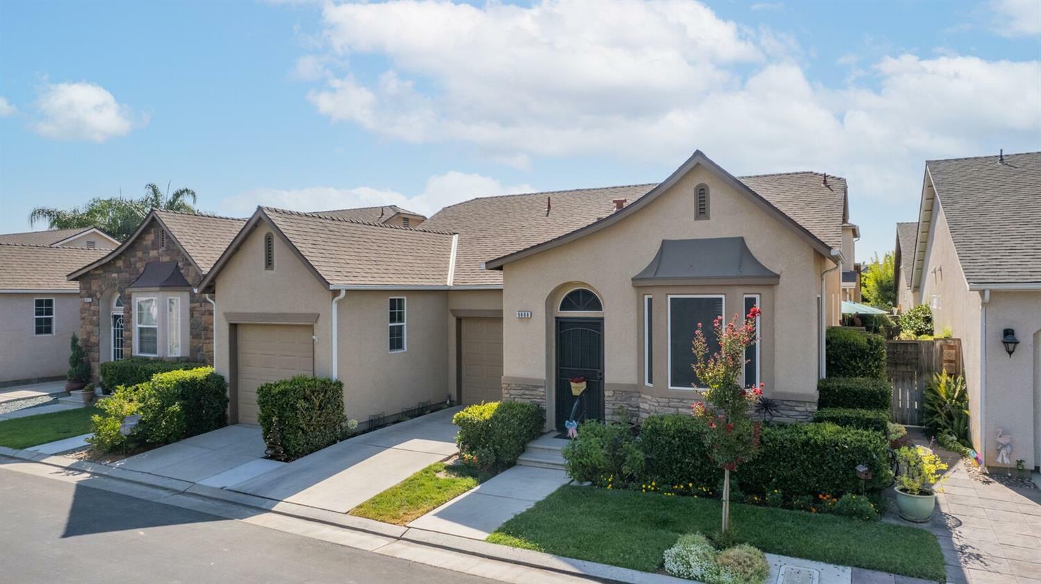 Property Photo: 5606 N Olive Tree Lane CA 93711