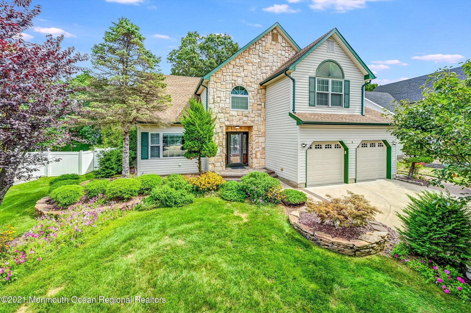 Property Photo:  8 Chris Ann Court  NJ 08857 