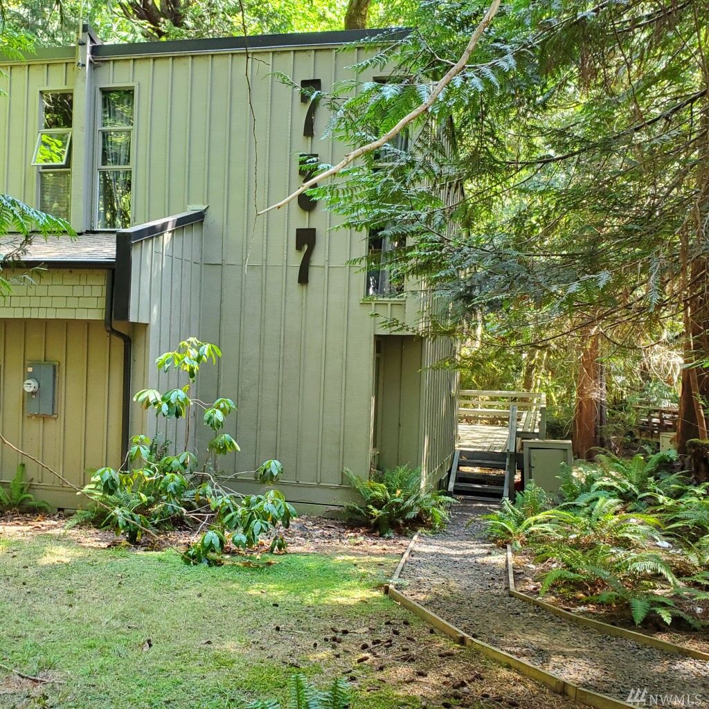 Property Photo:  737 E Promontory Rd  WA 98584 