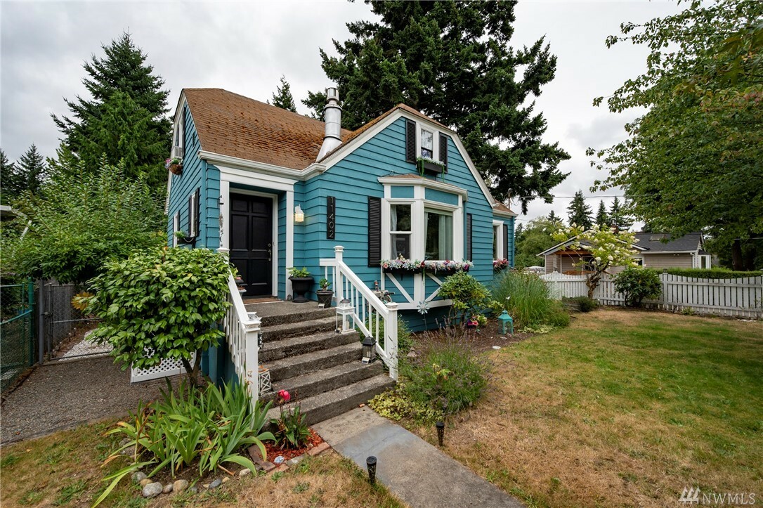 Property Photo:  11402 3rd Ave S  WA 98168 