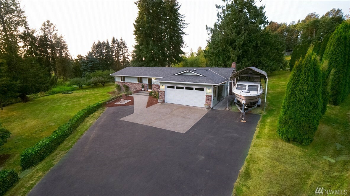 Property Photo: 7027 73rd Place SE WA 98290