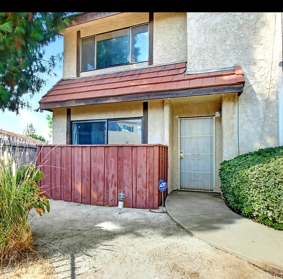 Property Photo:  14435 Plummer Street 33  CA 91402 