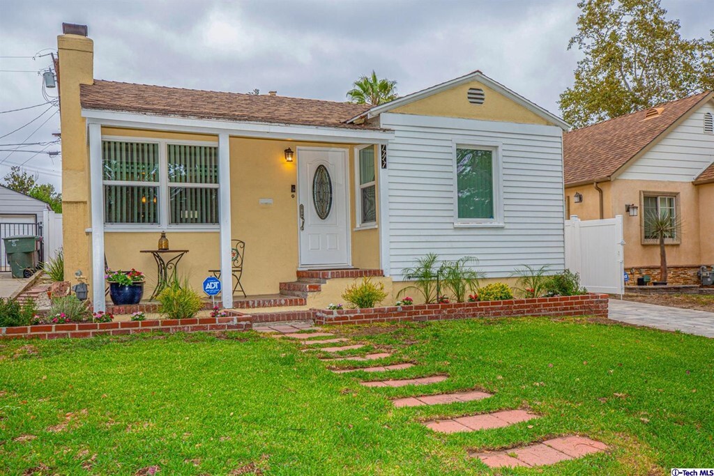 Property Photo: 1717 Woodland Avenue CA 91208