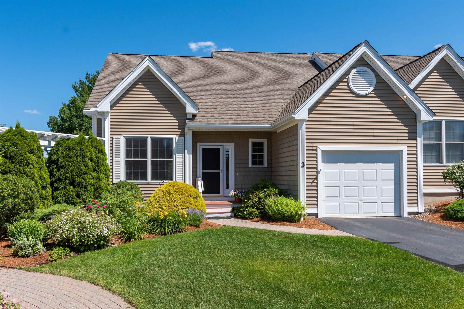 Property Photo:  3 Gatecrest Road  MA 01886 