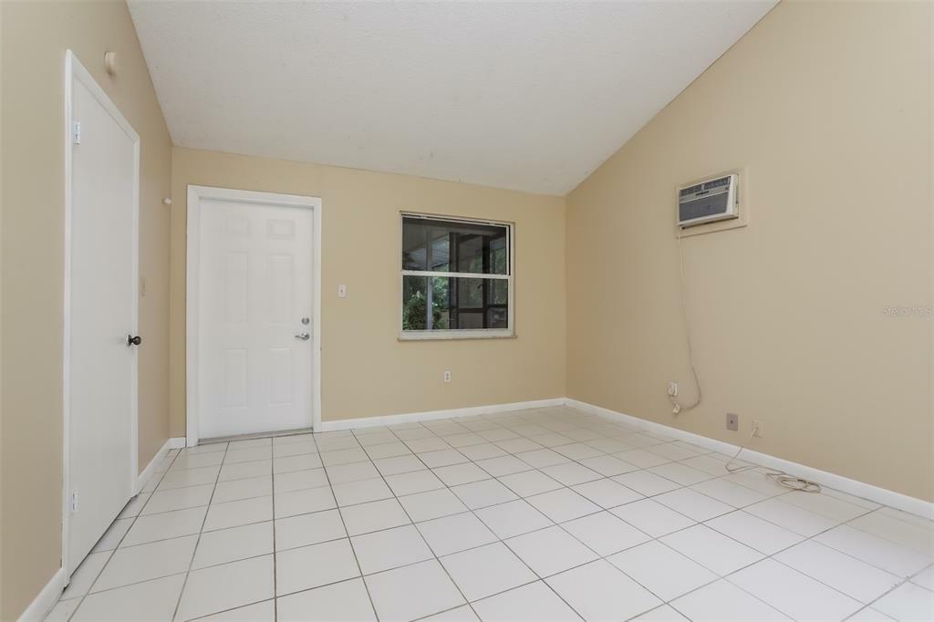 Property Photo:  118 N Grandview Street  FL 32757 