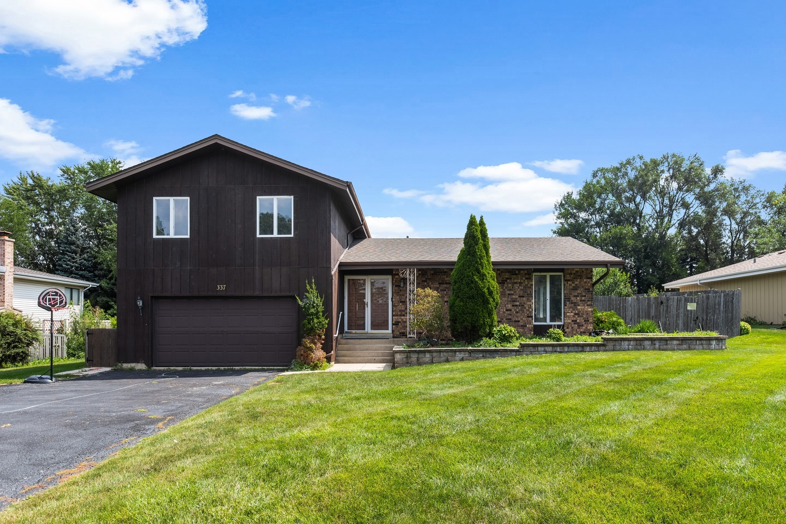 Property Photo:  337 Killdeer Road  IL 60108 