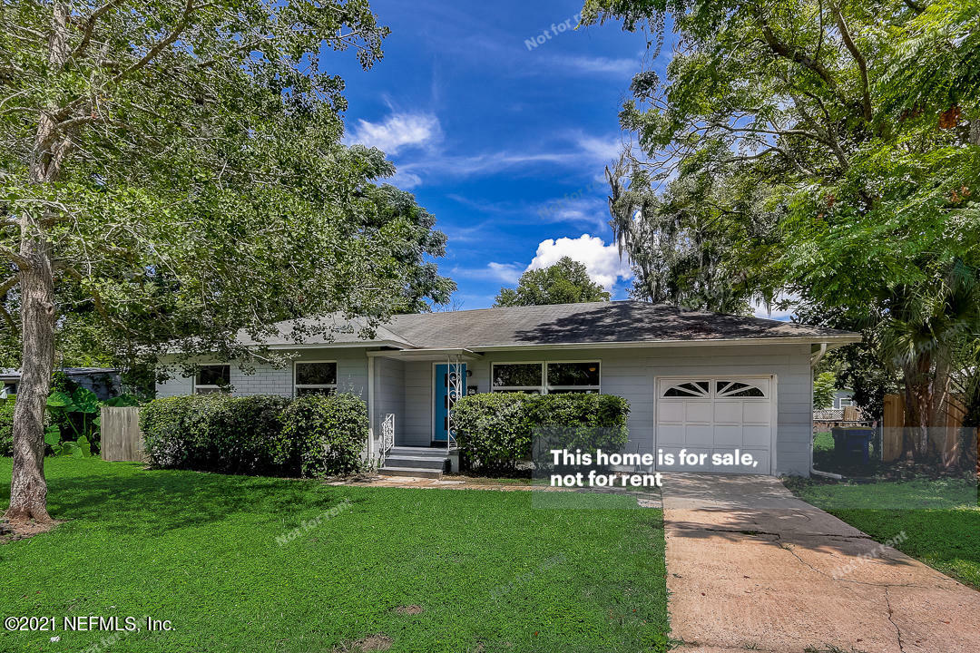 Property Photo: 1327 Hollyhock Circle E FL 32211