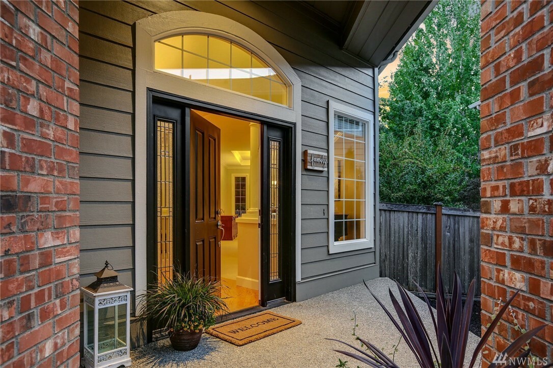 Property Photo: 913 272nd Place SE WA 98075