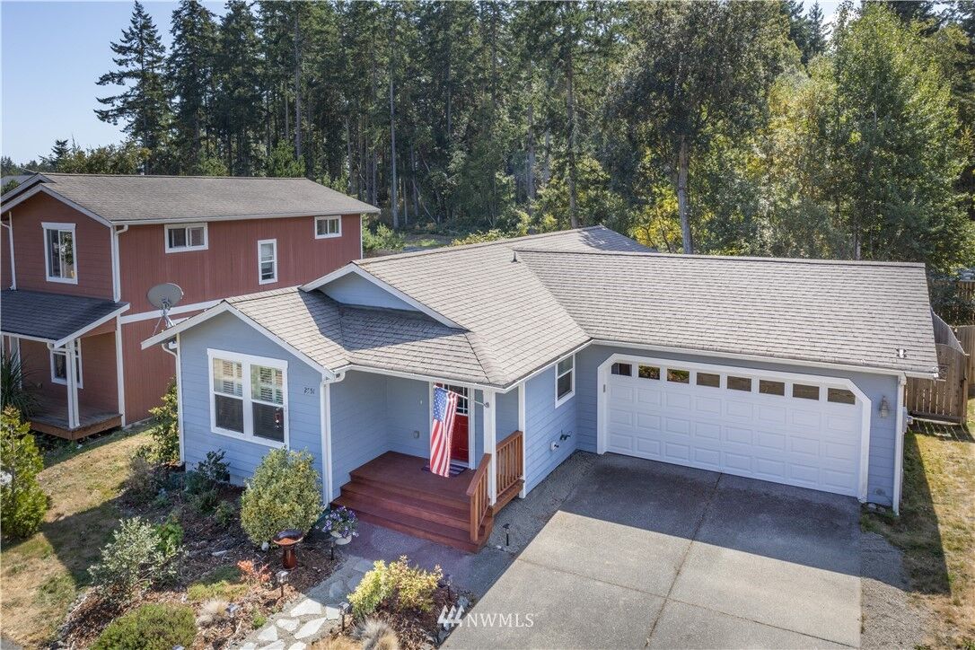 Property Photo:  2551 St Helens Place  WA 98368 