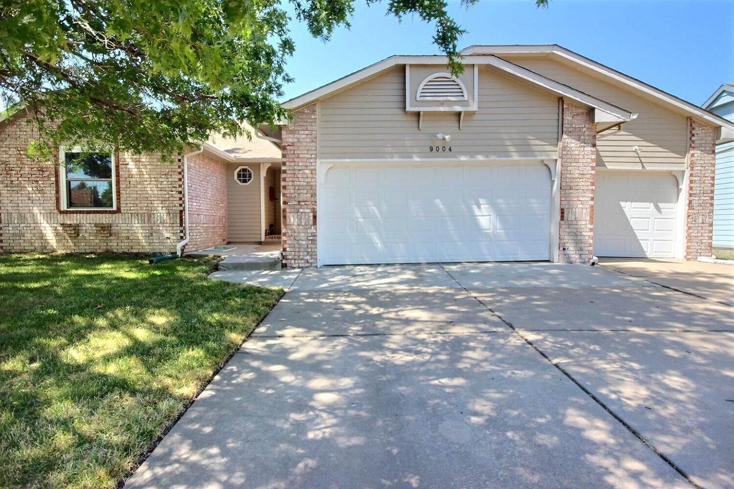 Property Photo: 9004 E Blake St KS 67207