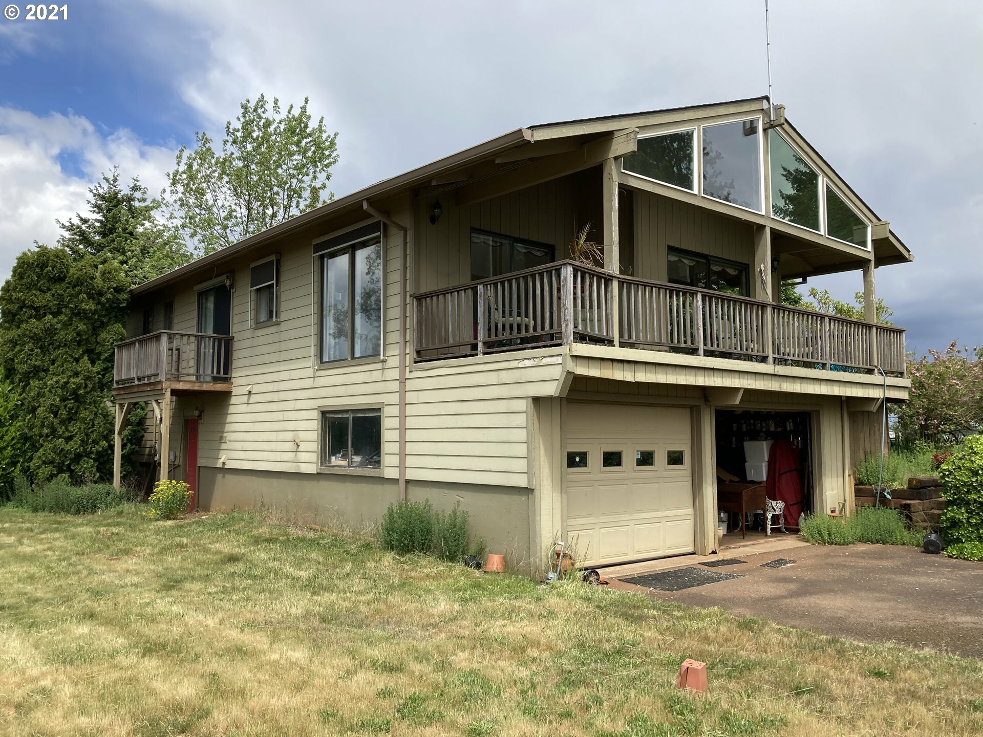 Property Photo: 6325 NE Hilltop Ln OR 97114