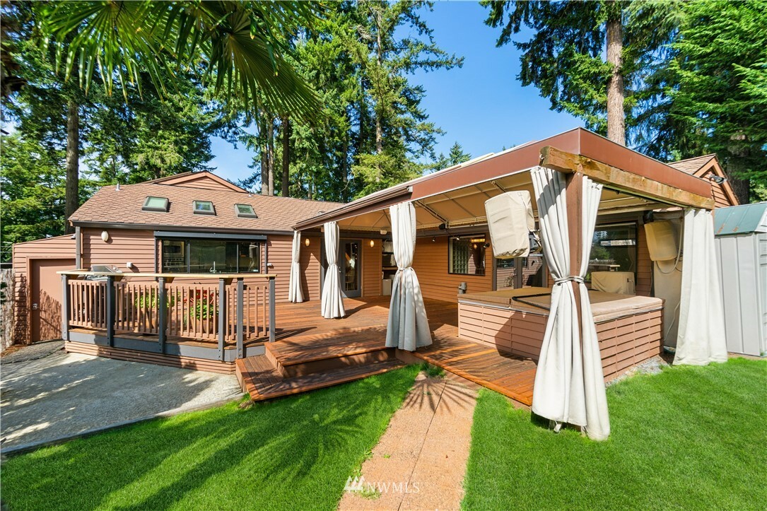 Property Photo: 611 NE 204th Street WA 98155