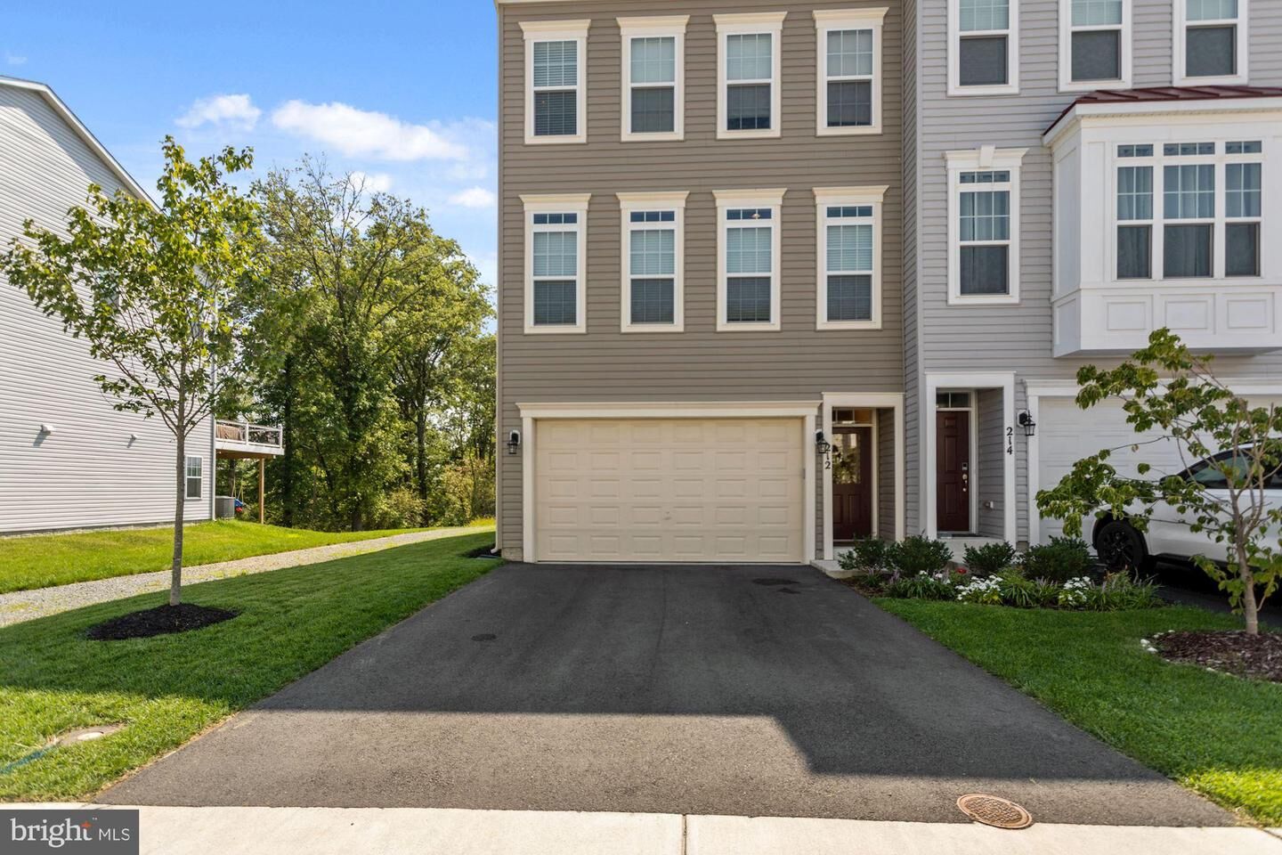 Property Photo:  212 Upper Brook Terrace  VA 20132 