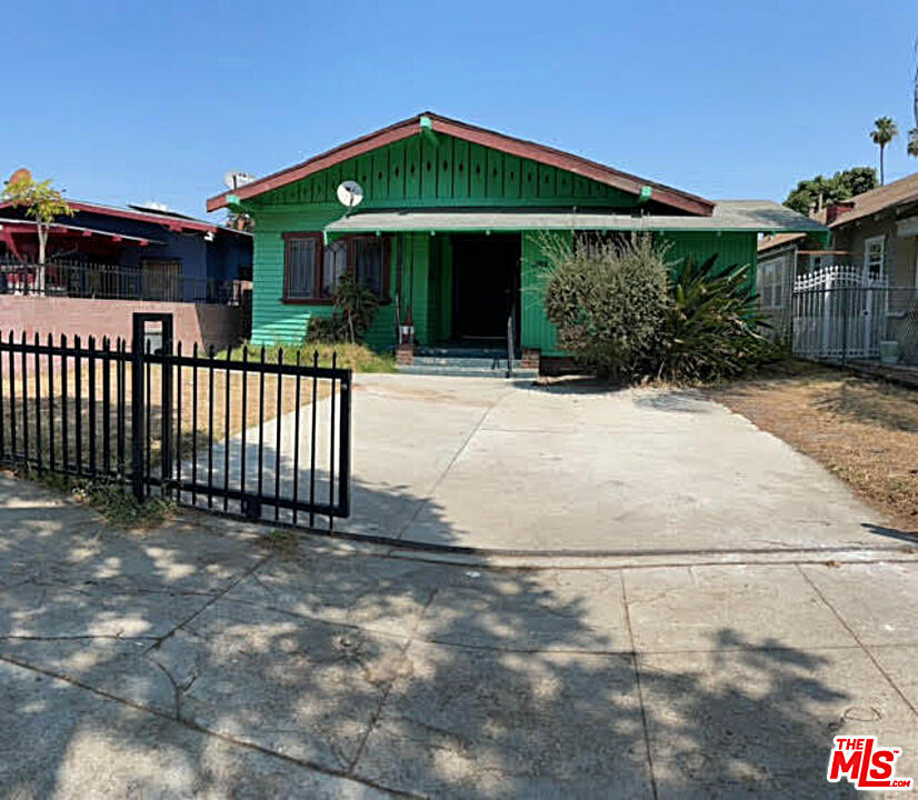 Property Photo:  1309  W 51st Pl  CA 90037 