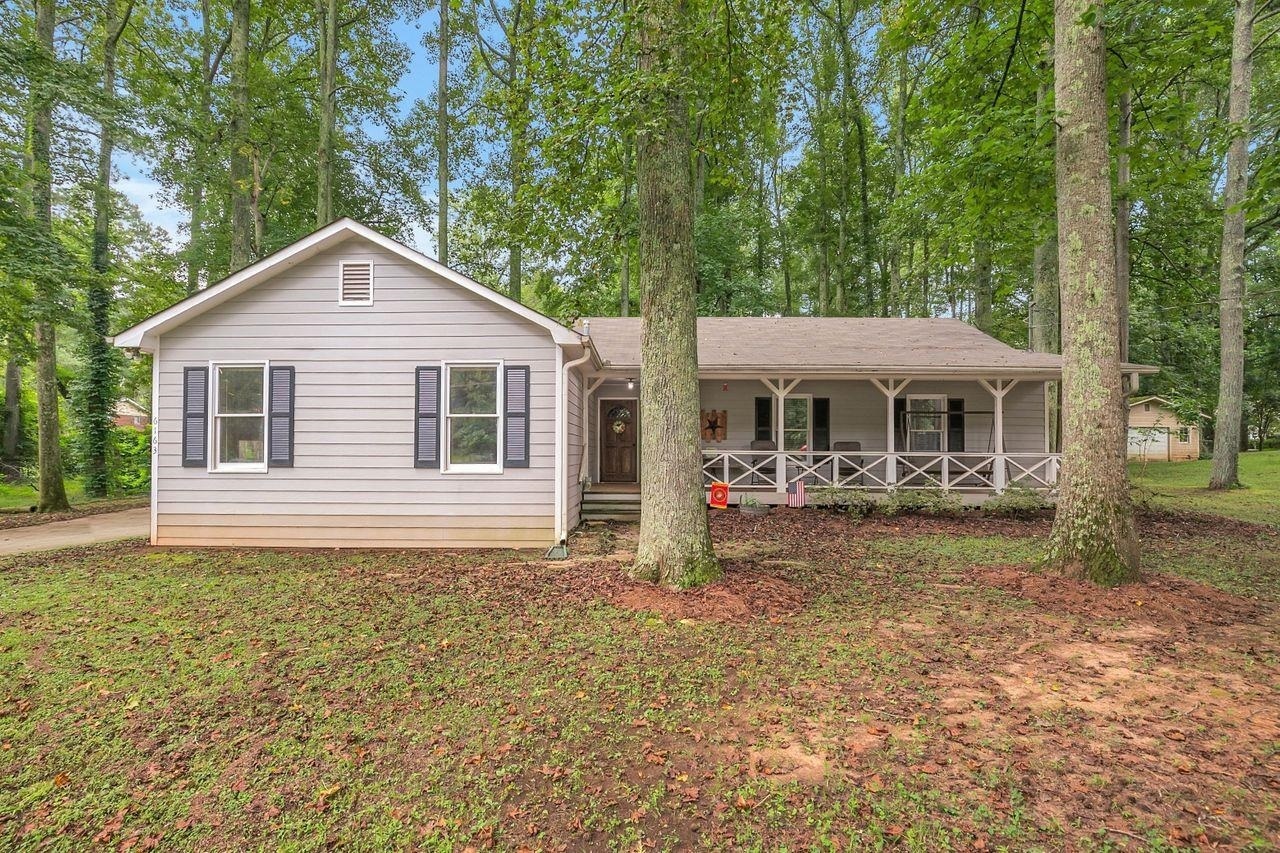 Property Photo: 6163 Pine Lane GA 30135