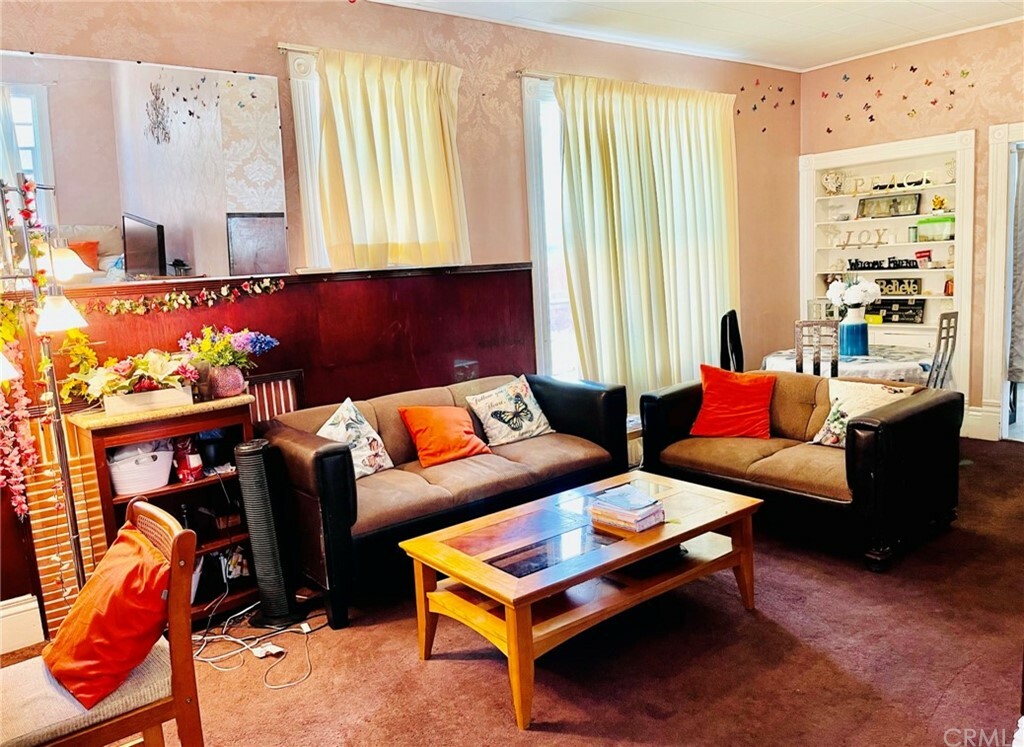 Property Photo:  2418 W Occidental Street  CA 92704 