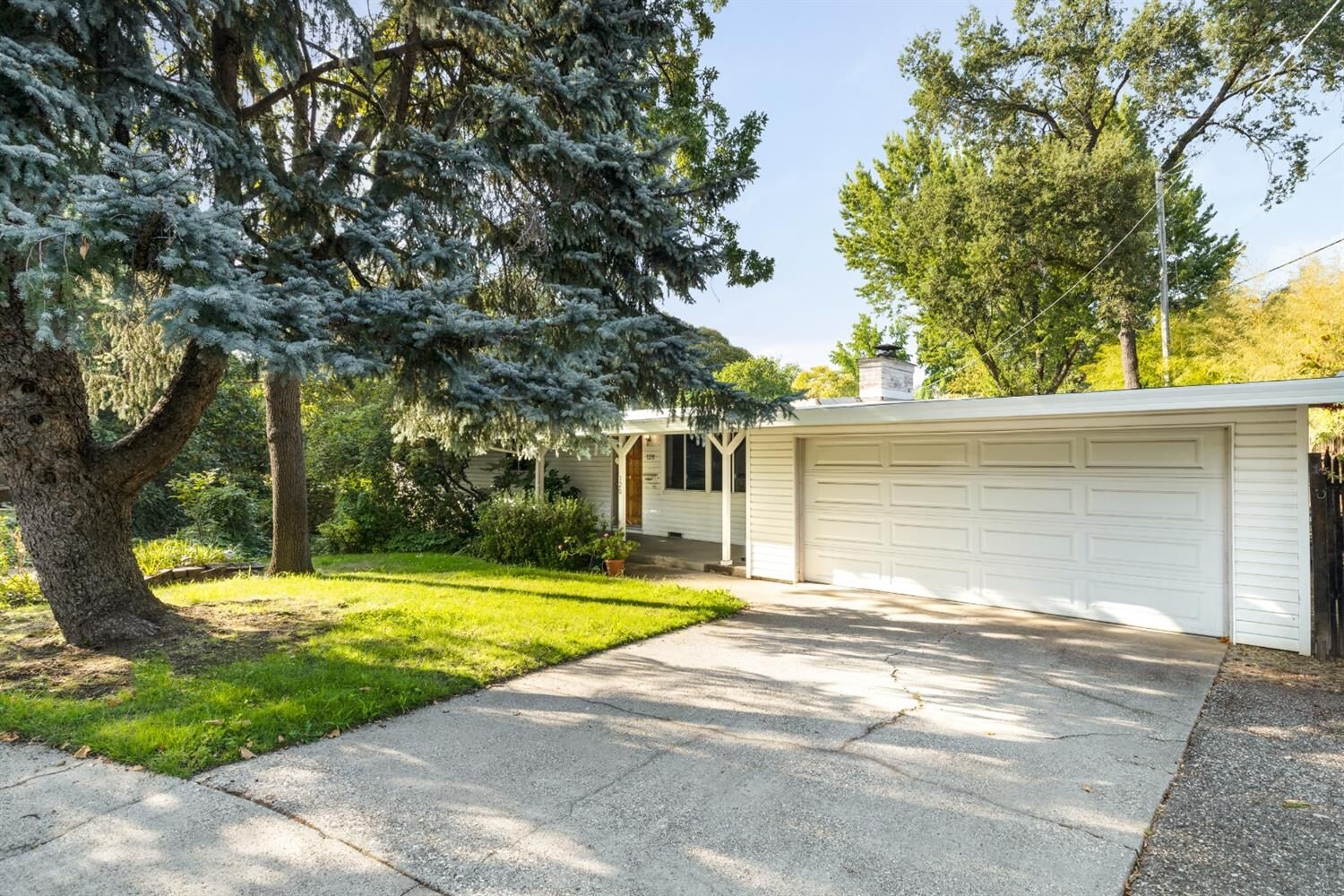 Property Photo: 120 Cul De Sac CA 95603