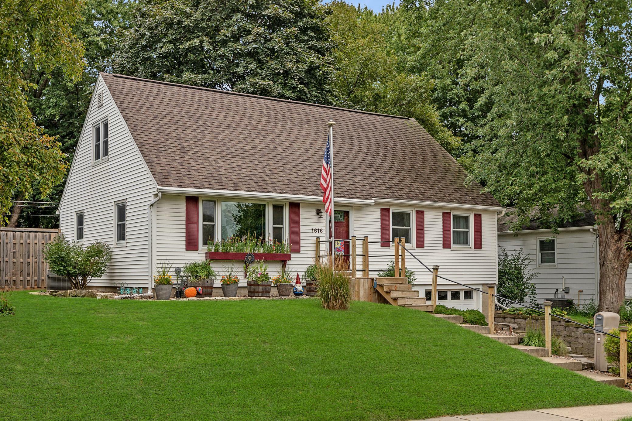 Property Photo: 1616 2nd Avenue NE MN 55906