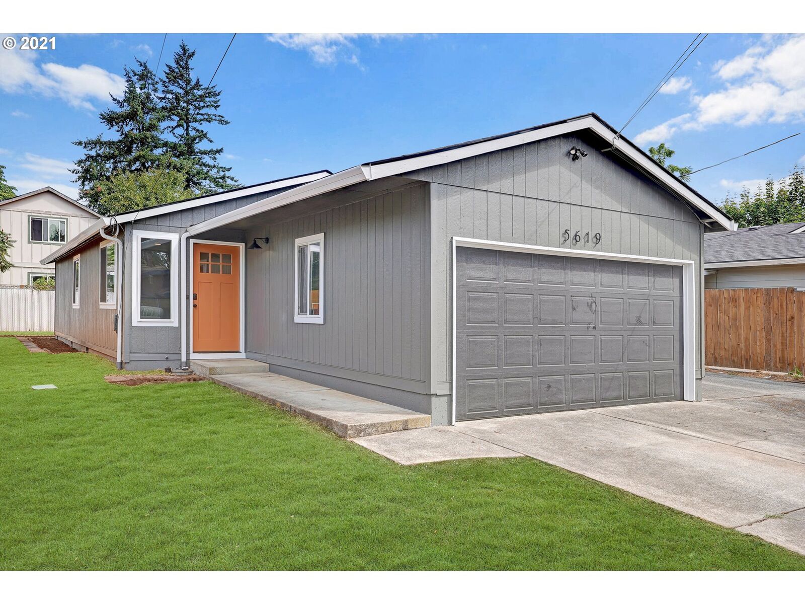 Property Photo:  5619 SE Nehalem St  OR 97206 