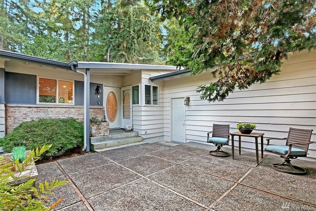 Property Photo:  15741 SE 26th St  WA 98008 