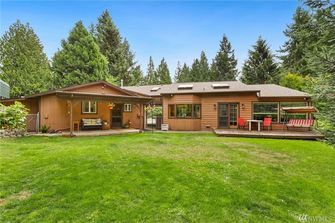 Property Photo:  2440 Lakeview Ct SW  WA 98512 