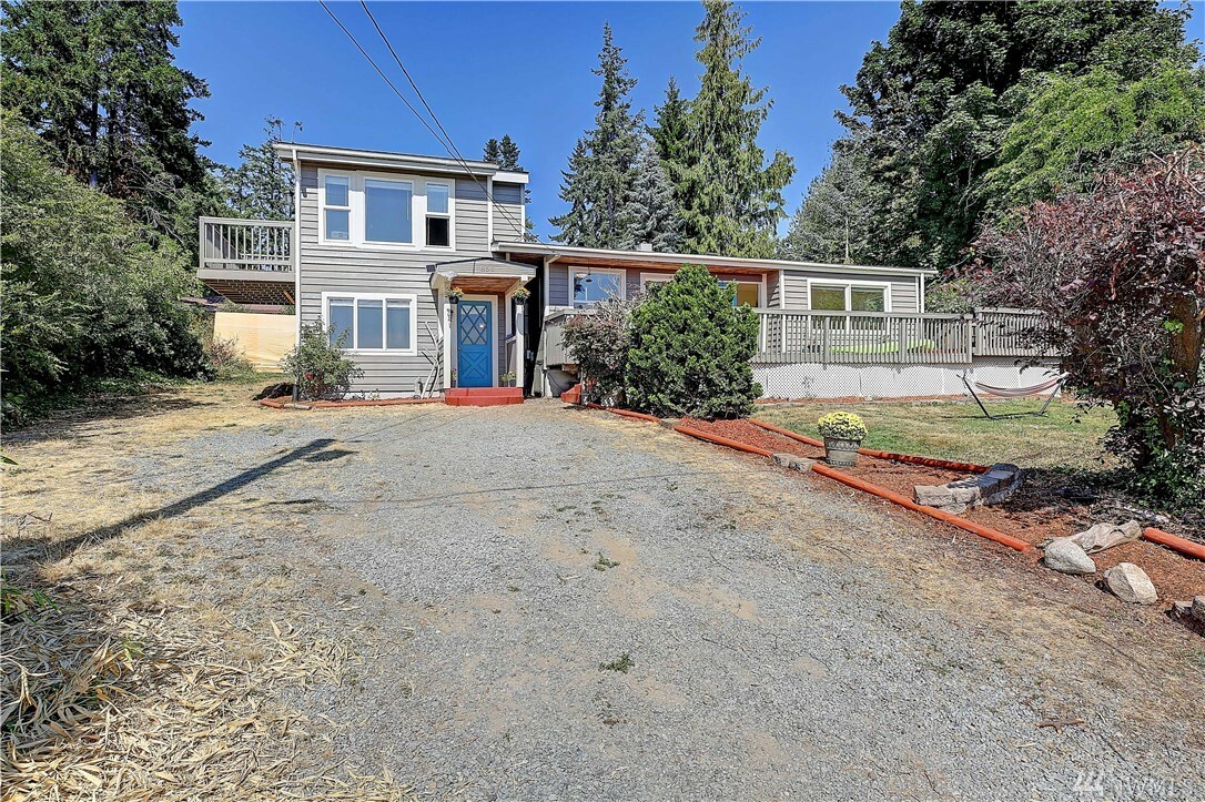 Property Photo:  858 Westview Ct  WA 98282 