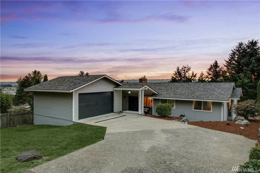 Property Photo: 2323 Talbot Rd S WA 98055