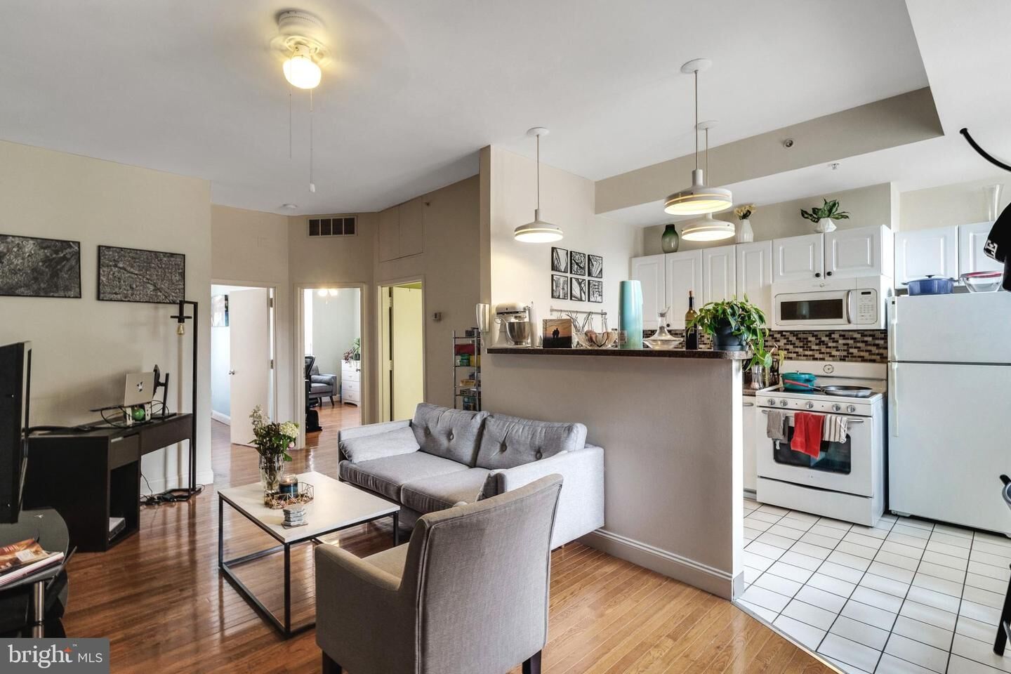 Property Photo: 305 S 11th Street 14 PA 19107