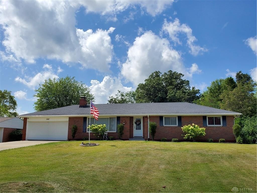 Property Photo: 1307 Meadowview Drive OH 45342