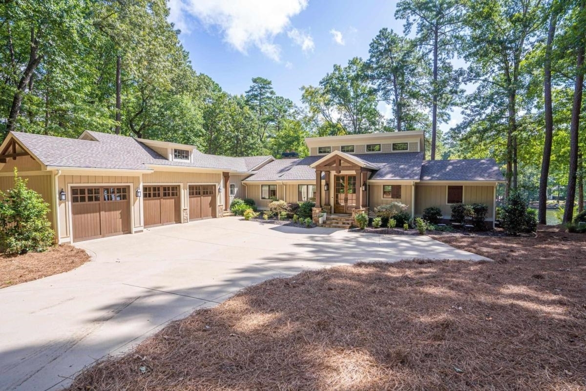 Property Photo:  1061 Eaglewood Way  GA 30642 