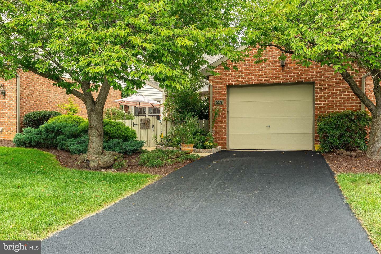 Property Photo:  25 Cambridge Drive  PA 17033 