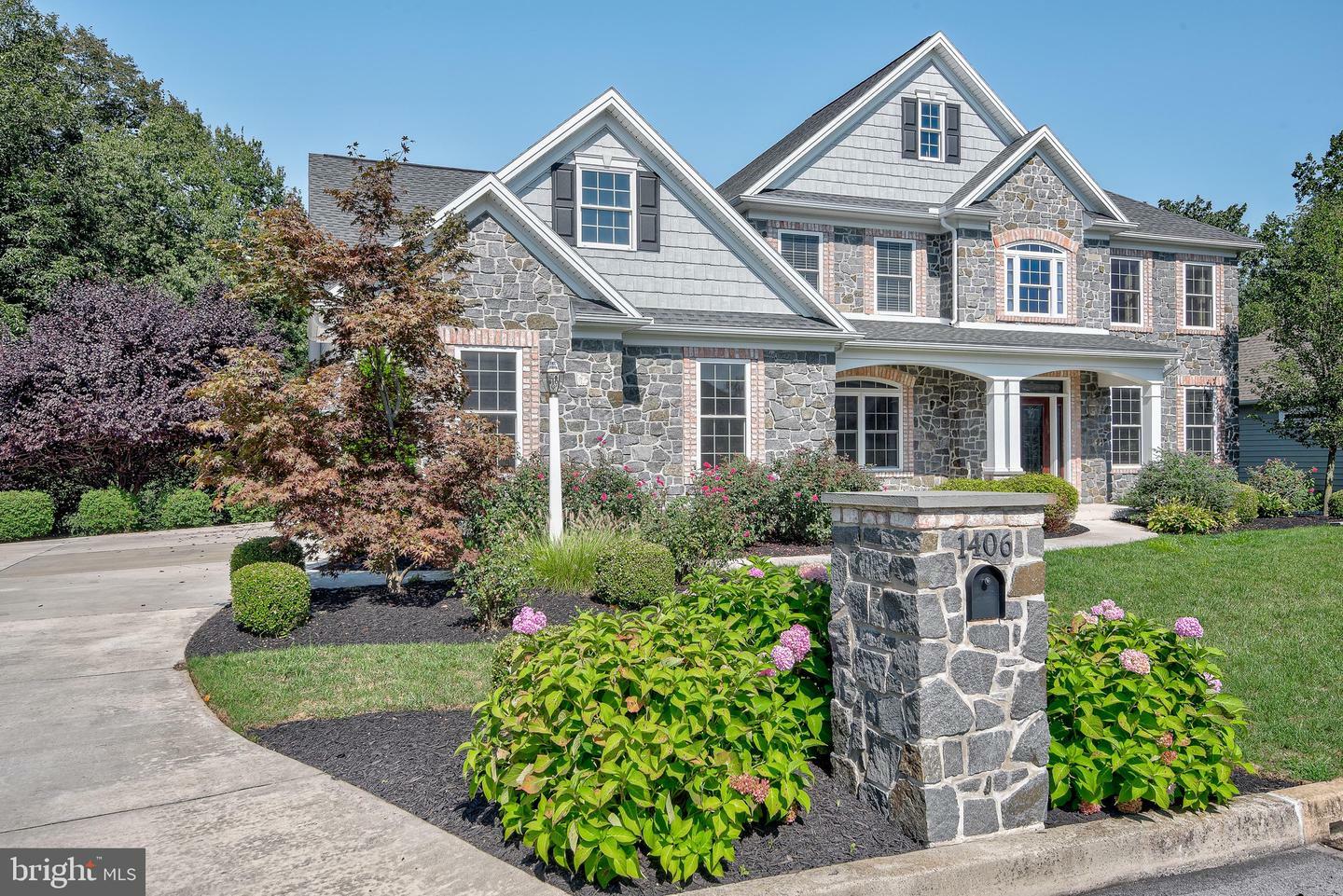 Property Photo: 1406 Summit Way PA 17050