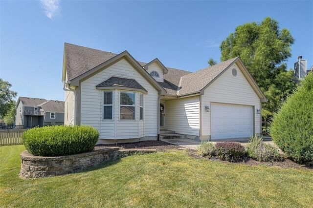 Property Photo: 741 SW Windsong Circle MO 64082