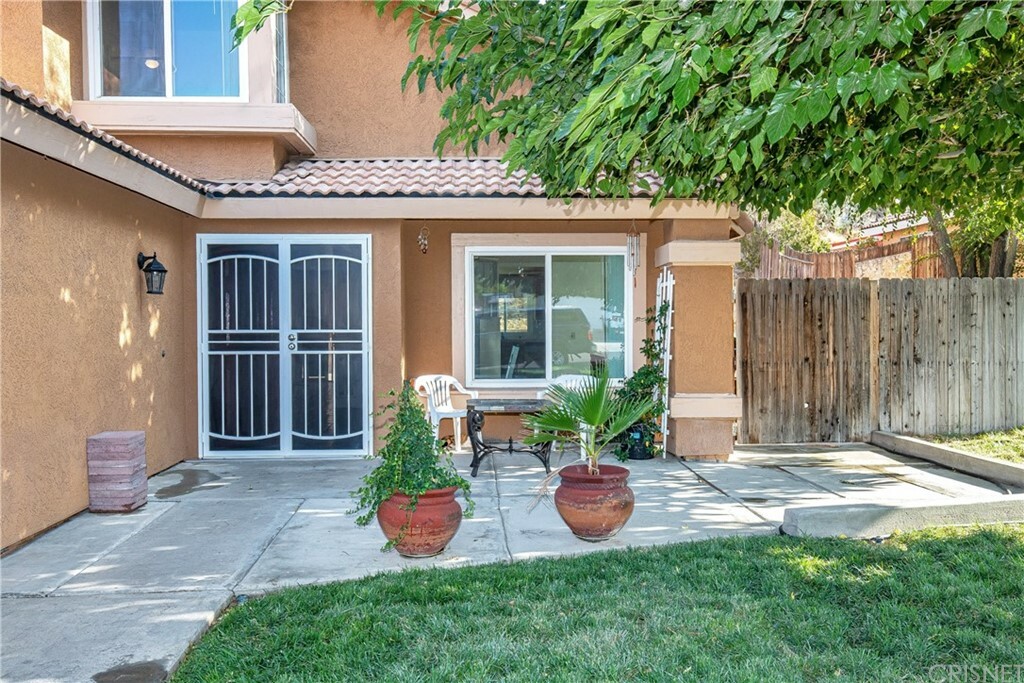 Property Photo:  218 Tahquitz Place  CA 93550 