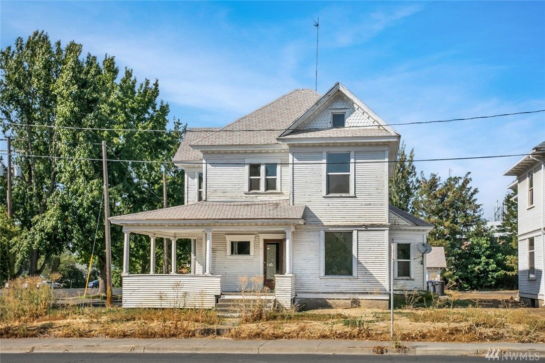 Property Photo:  325 E Alder St  WA 99362 