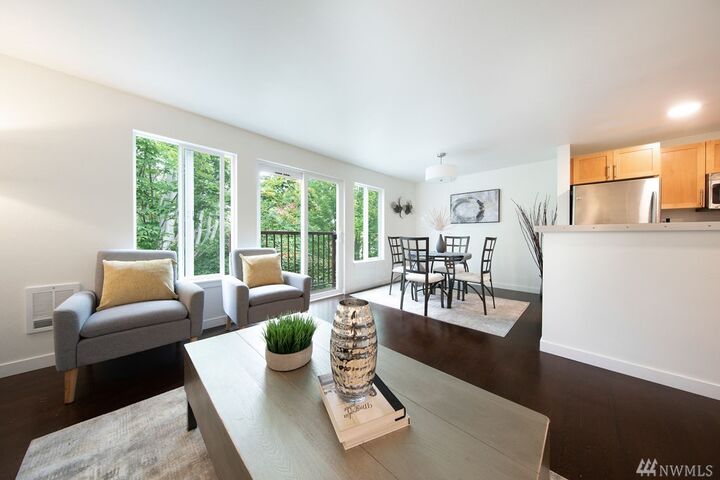 Property Photo: 3661 Phinney Ave N 409 WA 98103