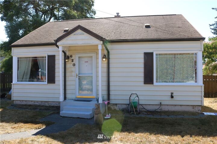 Property Photo:  620 115th Street S  WA 98444 