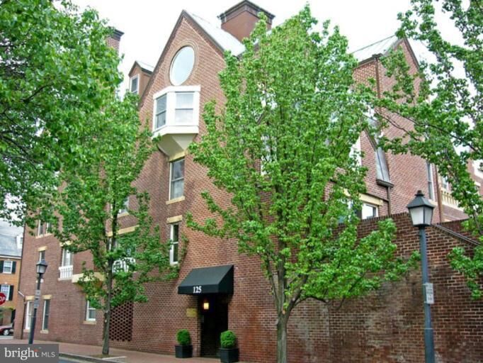 Property Photo:  125 N Lee Street N Dh306  VA 22314 