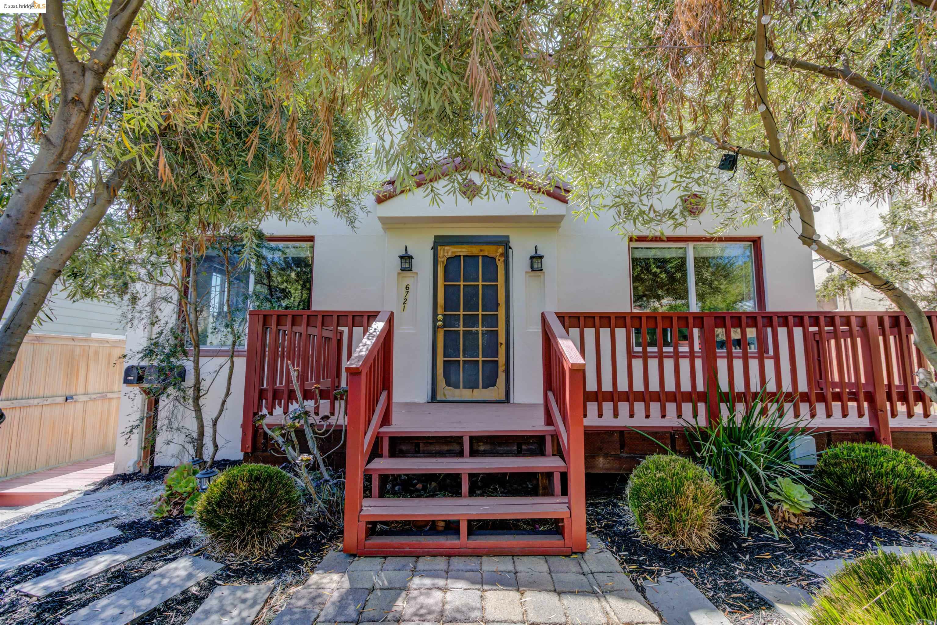 Property Photo:  6723 Laird Ave  CA 94605 