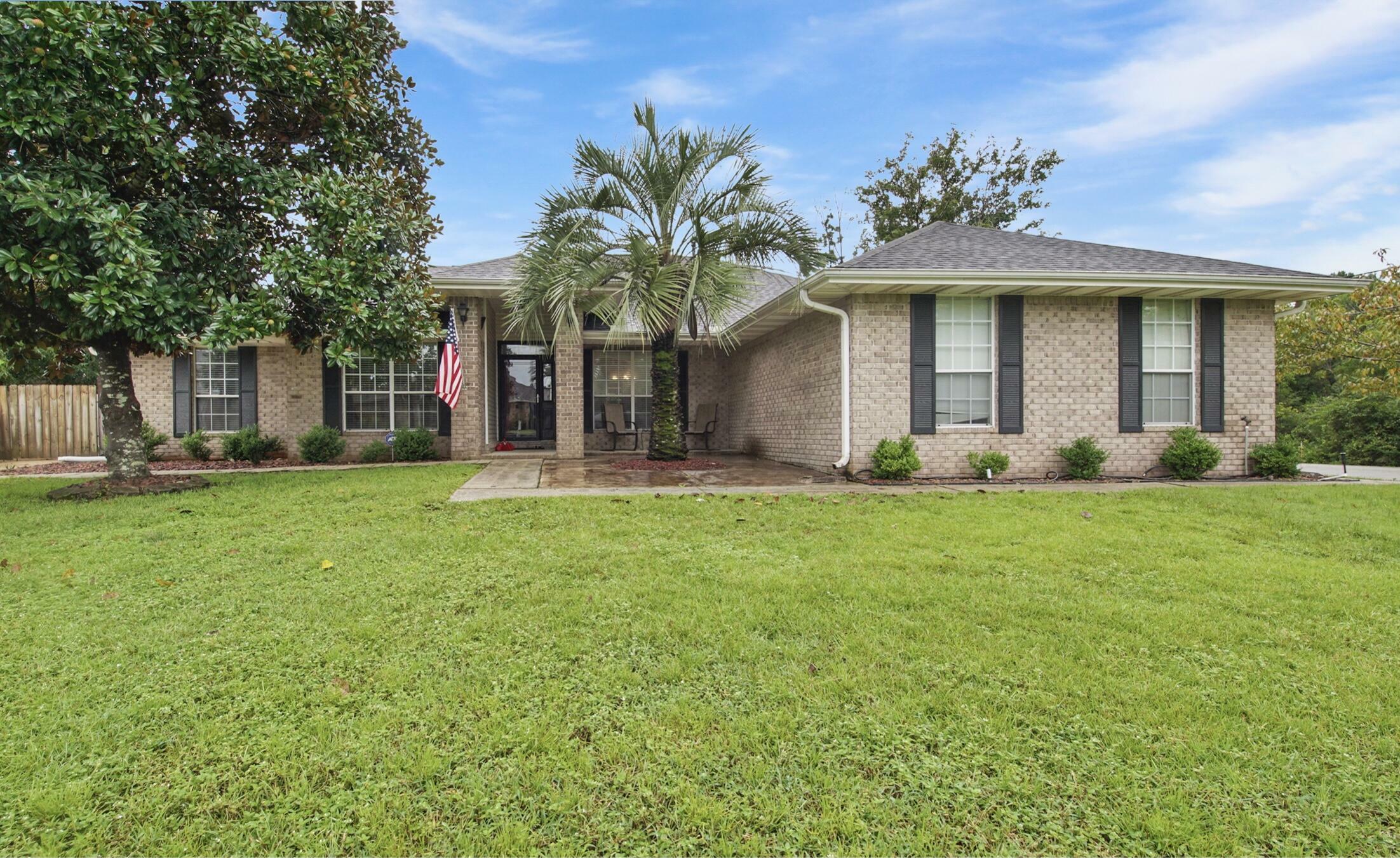 Property Photo:  2810 Shawnee Circle  FL 32539 