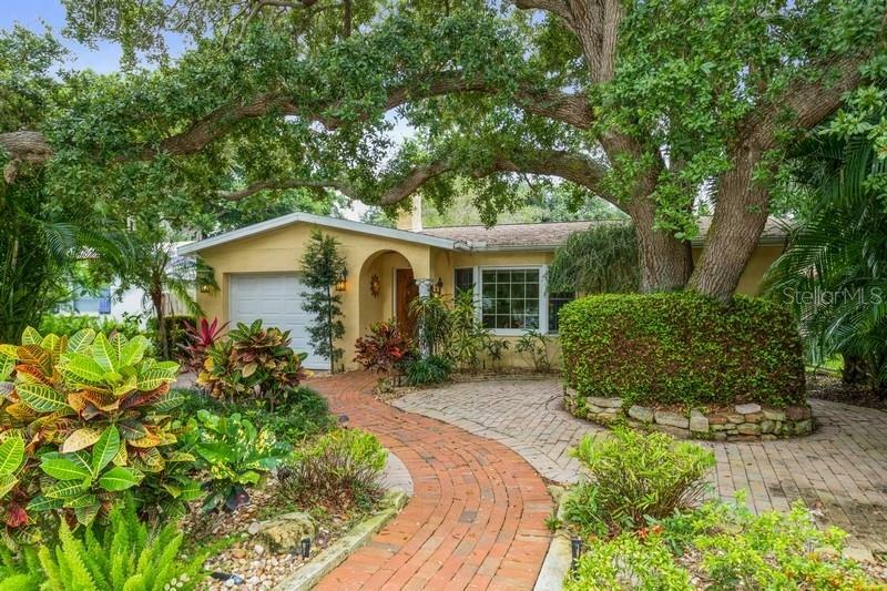 Property Photo:  239 Sovrano Road  FL 34285 
