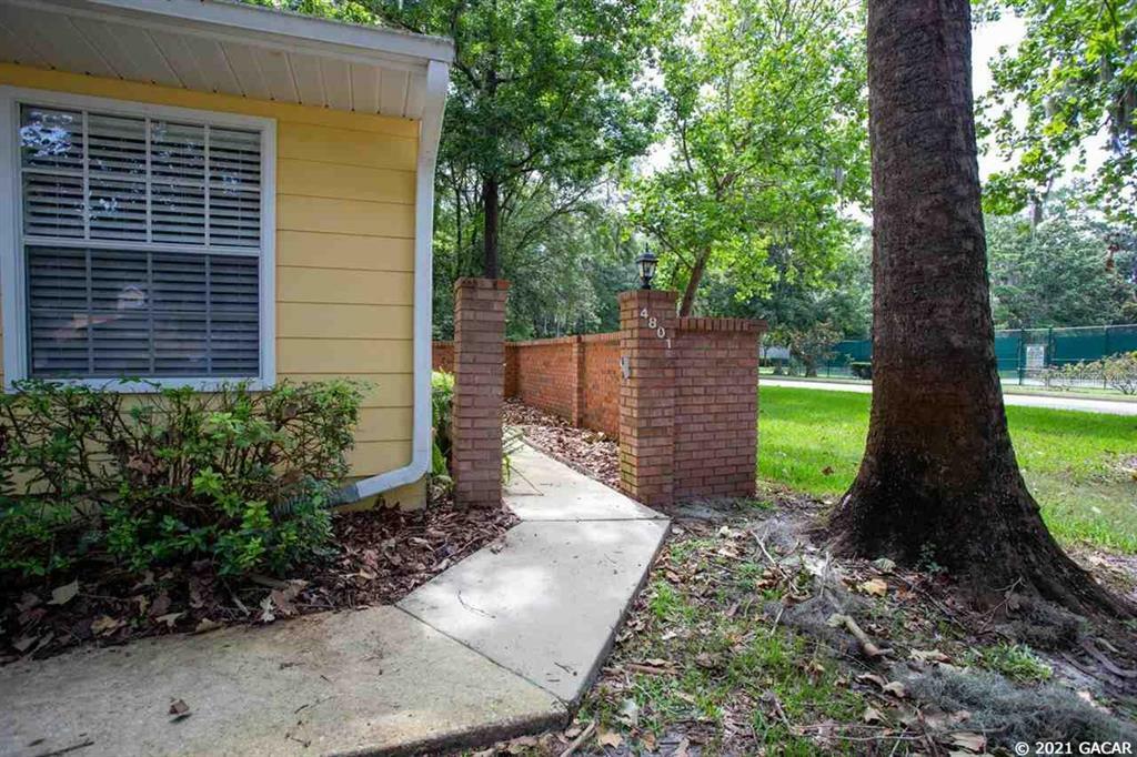 Property Photo:  4801 NW 2nd Place  FL 32607 